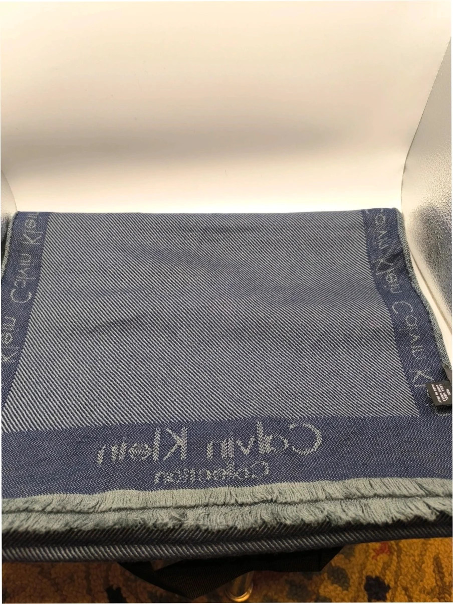 Calvin Klein Preloved lightweight scarf