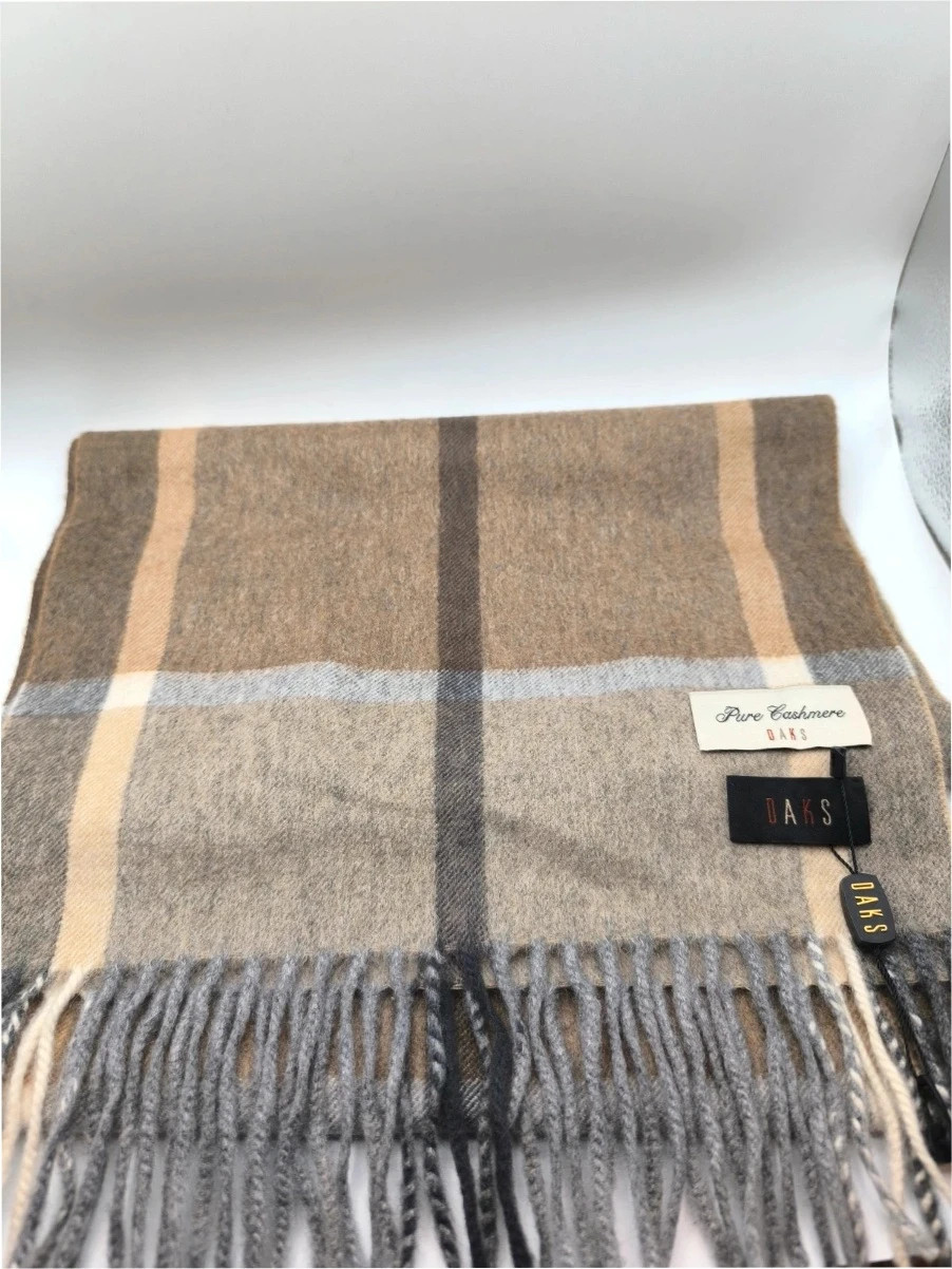 Daks Lovely Preloved scarf in superb condition