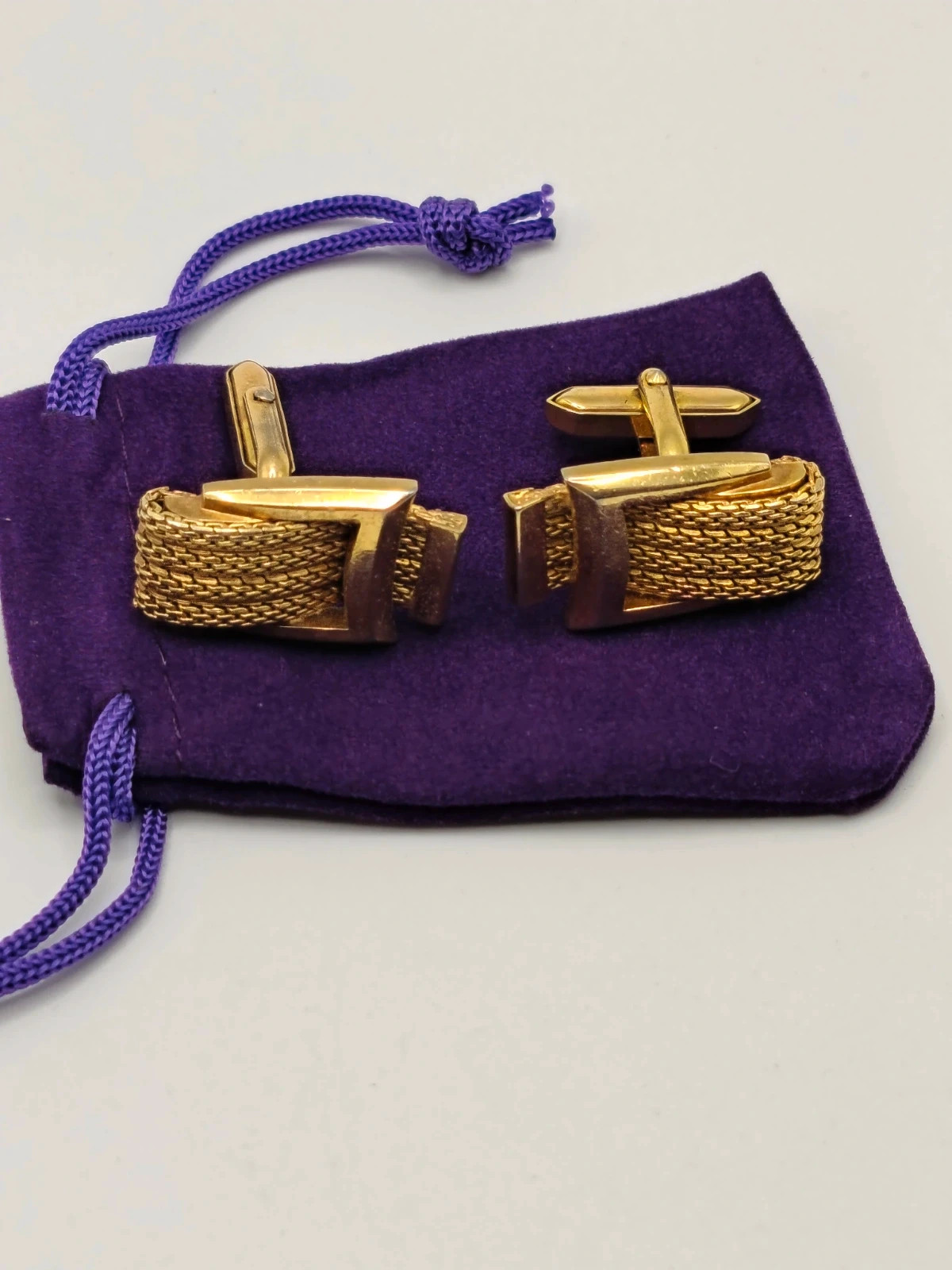 Vintage 1960s Gold Tone Mesh Wrap Cufflinks – Mid-Century Statement