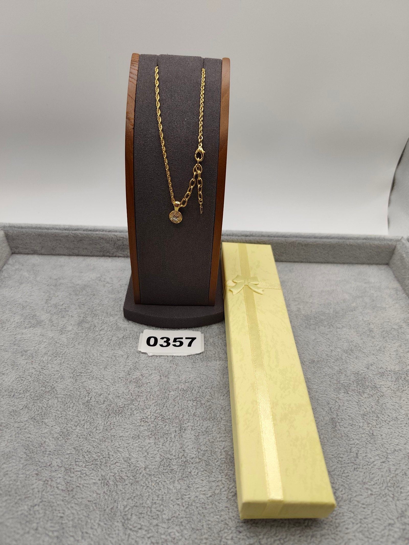 Nina Ricci Gold Tone Necklace Pendant 17 cm Length