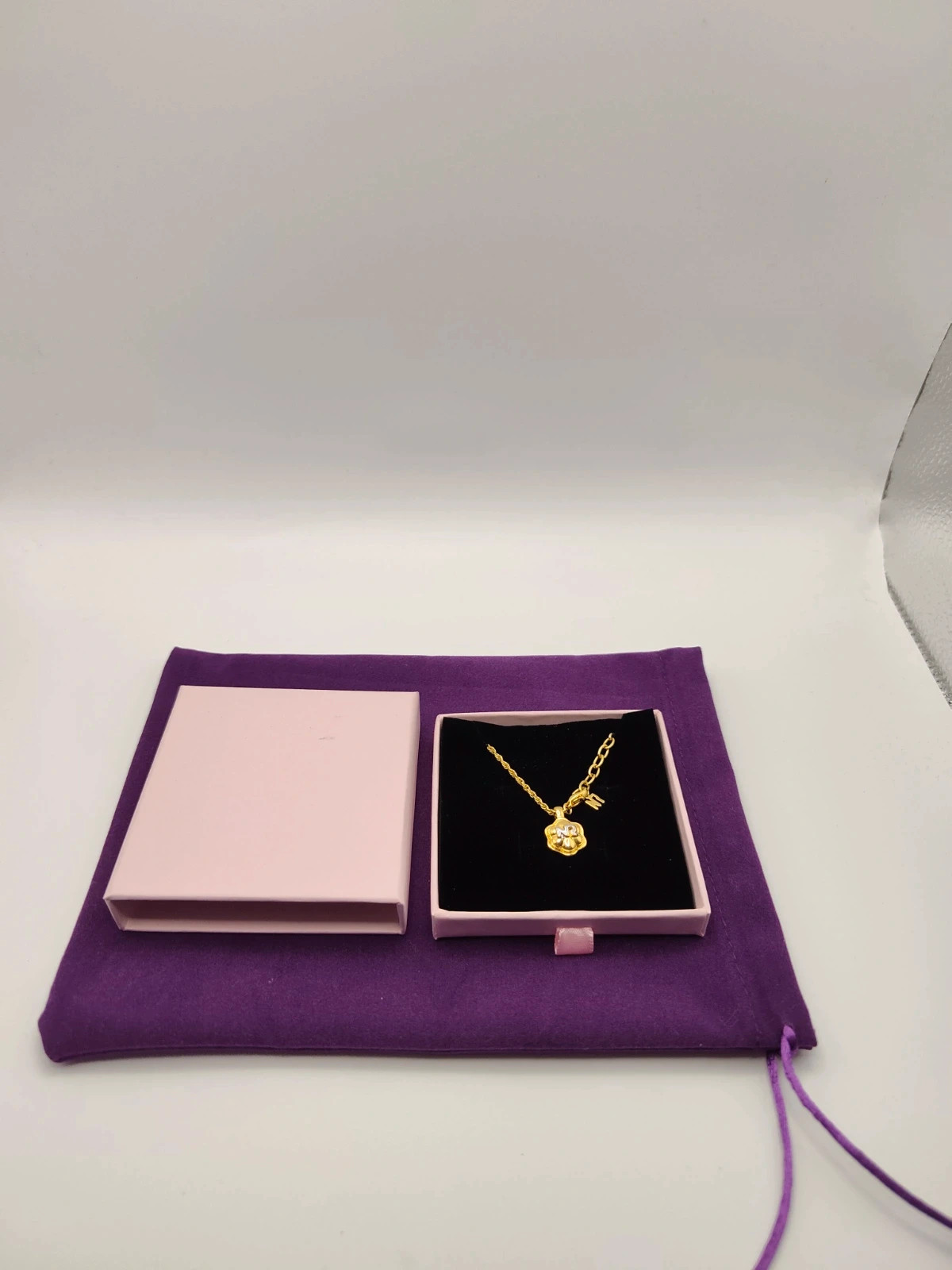 Nina Ricci Paris vintage flower blossom two tone logo pendant necklace