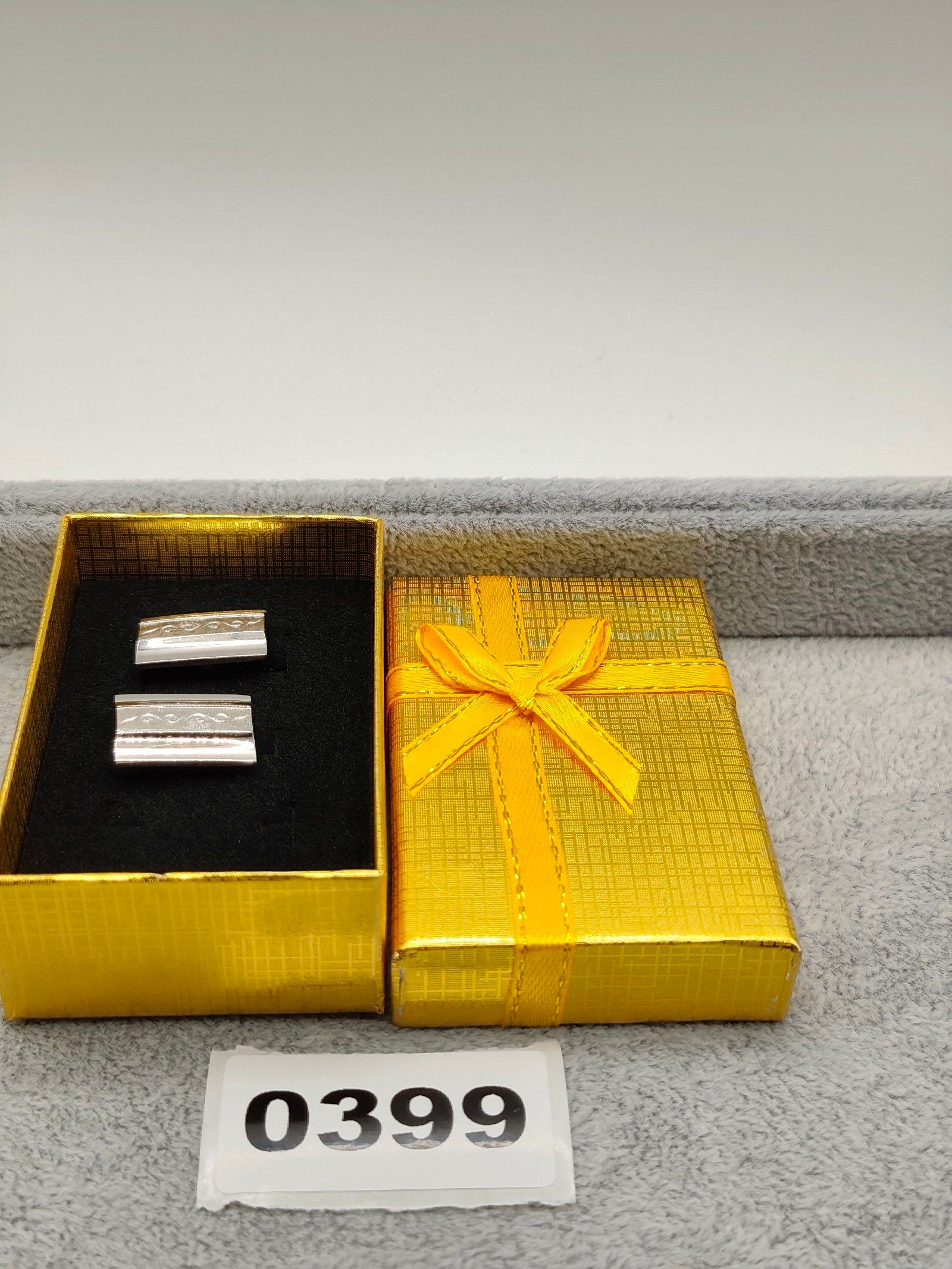 Hickok Silver Tone Men's Decorative Cufflinks Set with Gift Box Other