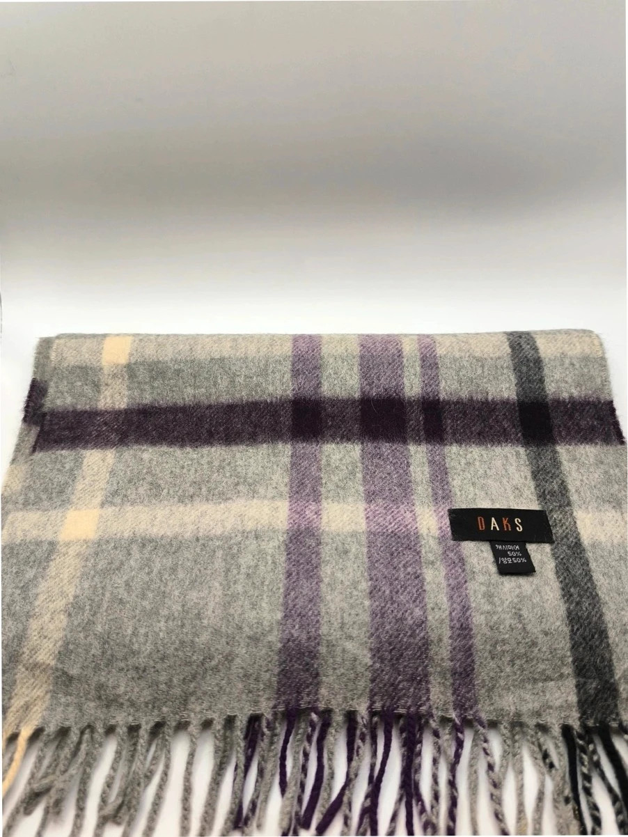 Vintage Daks scarf in great condition