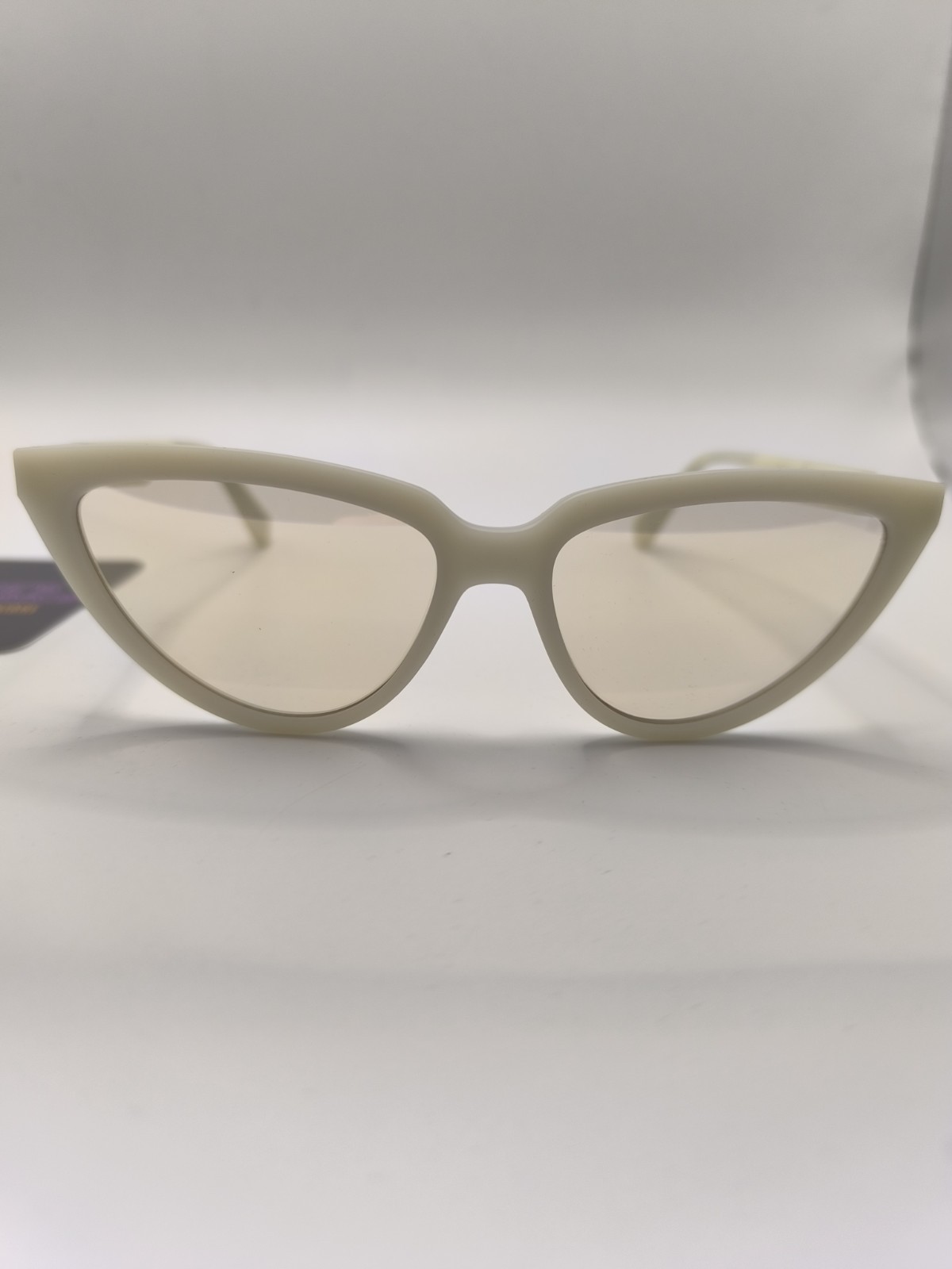 Calvin Klein White Womens Cats Eyes Sunglasses Brand New with Case