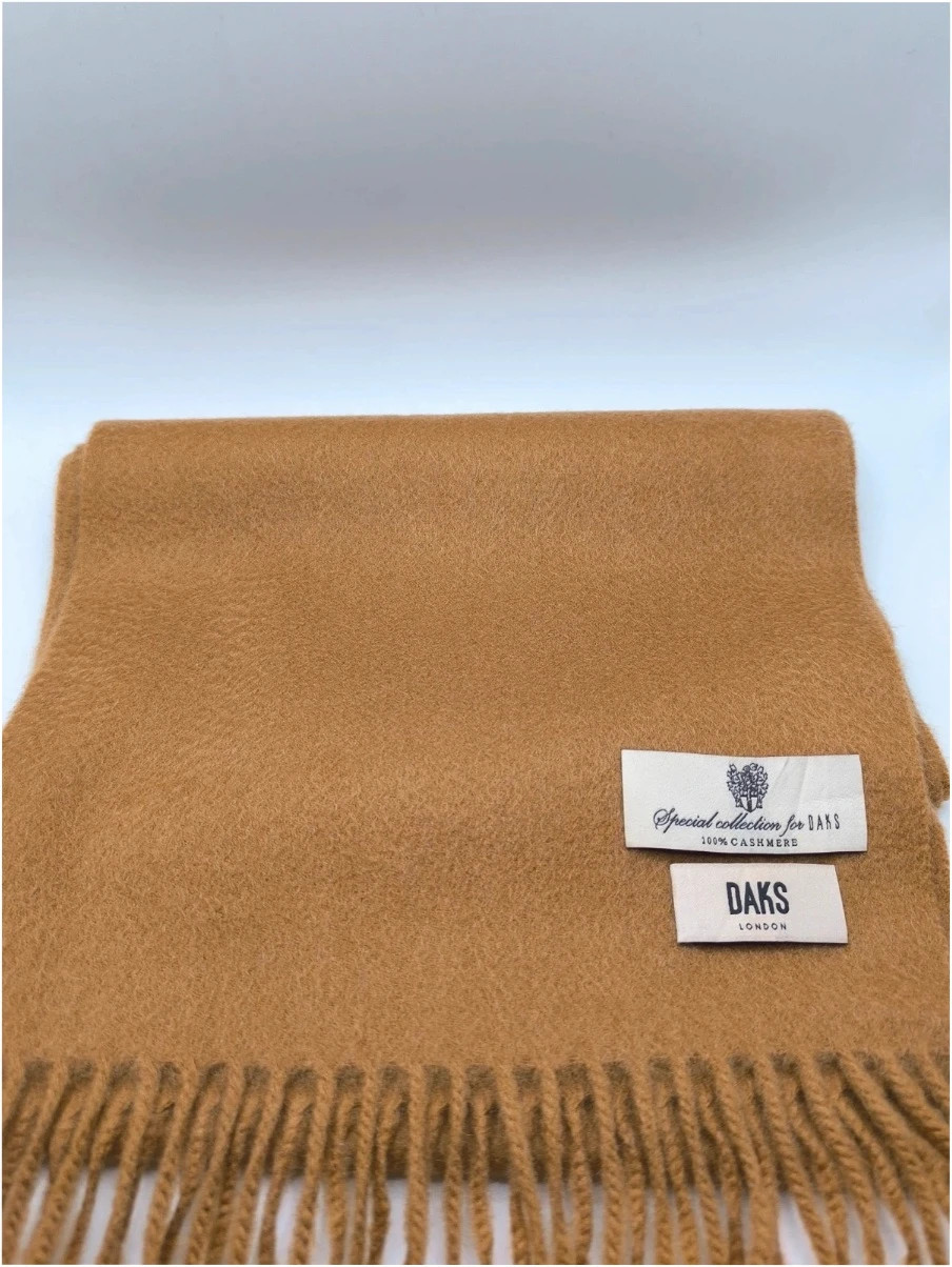 Daks very classy special collection cashmere scarf