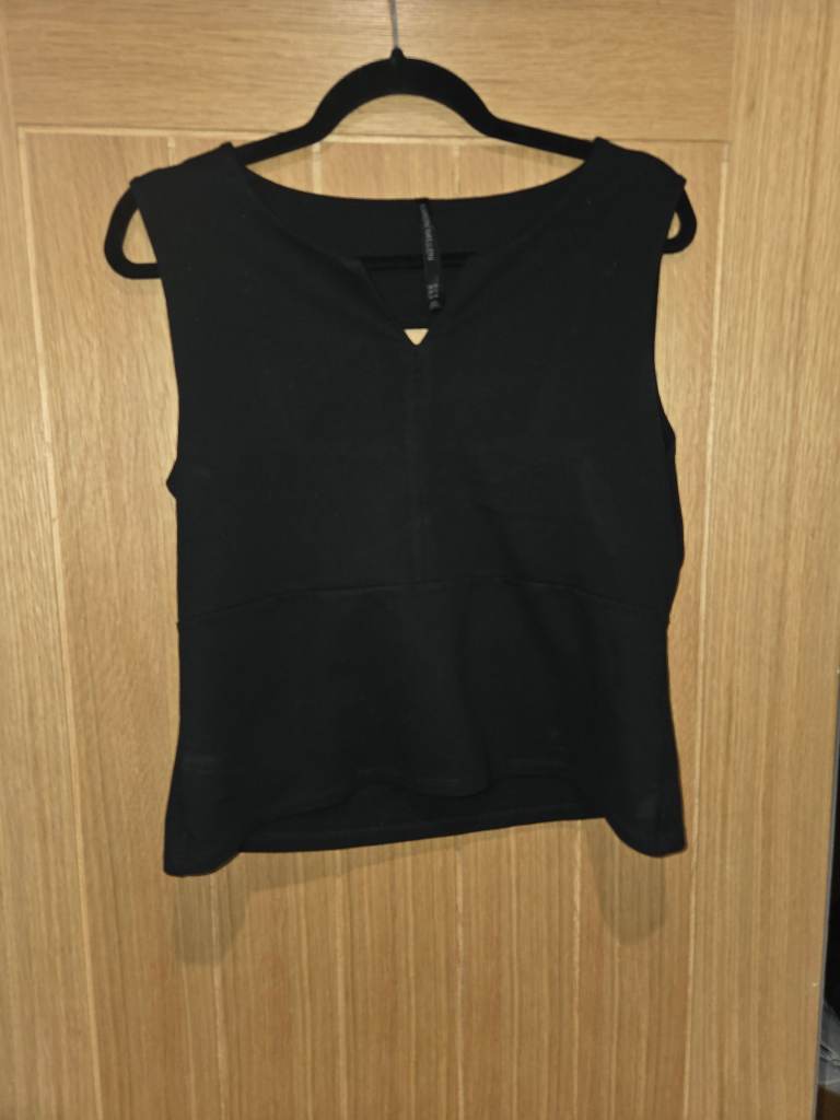 Lovely ladies Karen Millen open back short sleeve top uk 16