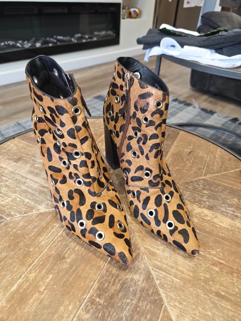 Excellent ladies Topshop leopard print ankle booties uk 5 rrp £75Excellent ladies Topshop leopard pr