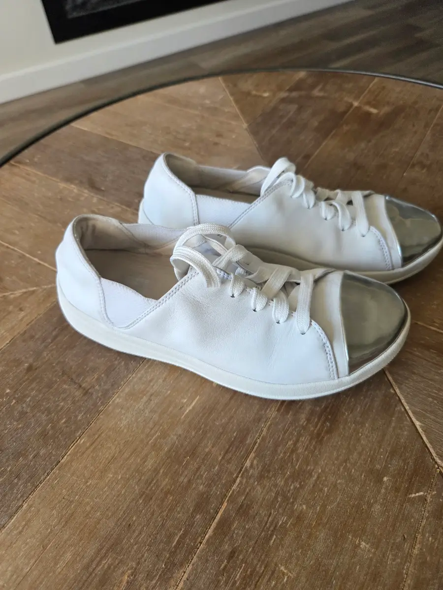 Ladies Fitflop two tone white & silver summer trainers uk 5