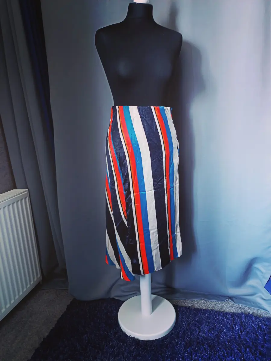 Woman's Midi Skirt striped size 8/10 zara bnwt