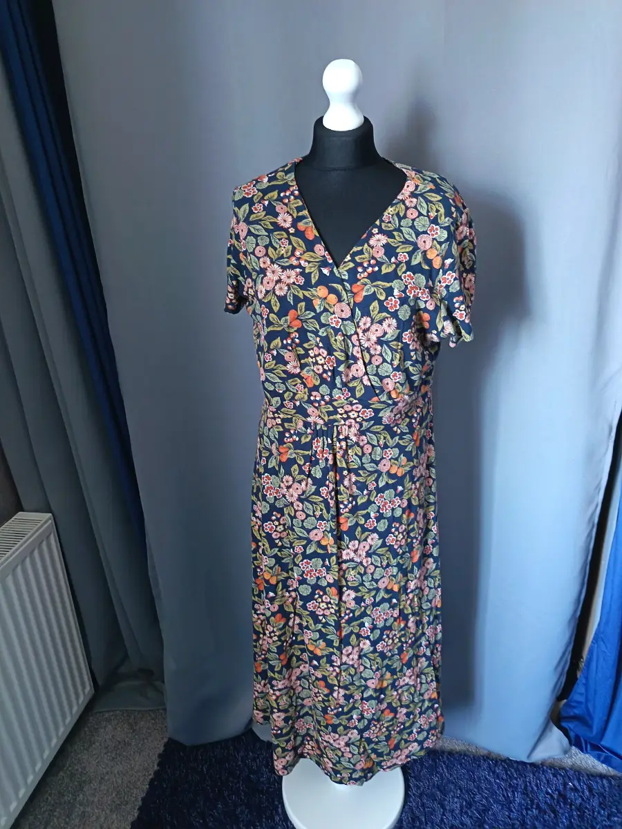 Woman's Seasalt midi short sleeve v neck dress size 16