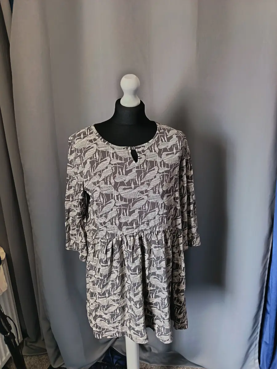 Woman's Seasalt short long sleeve dress