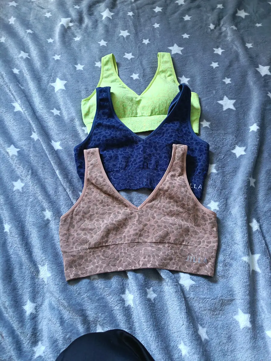 Woman's sports top x3 size s
