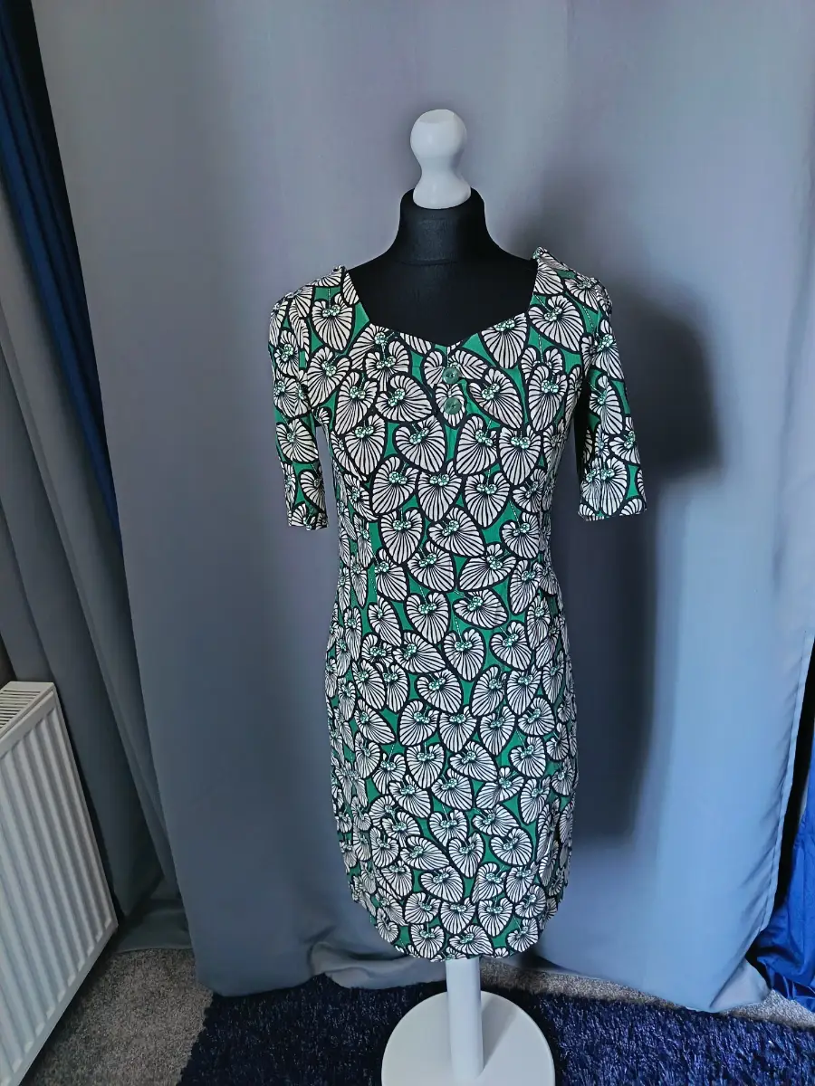 Woman's Joe browns knee lenght short sleeve dress size 10