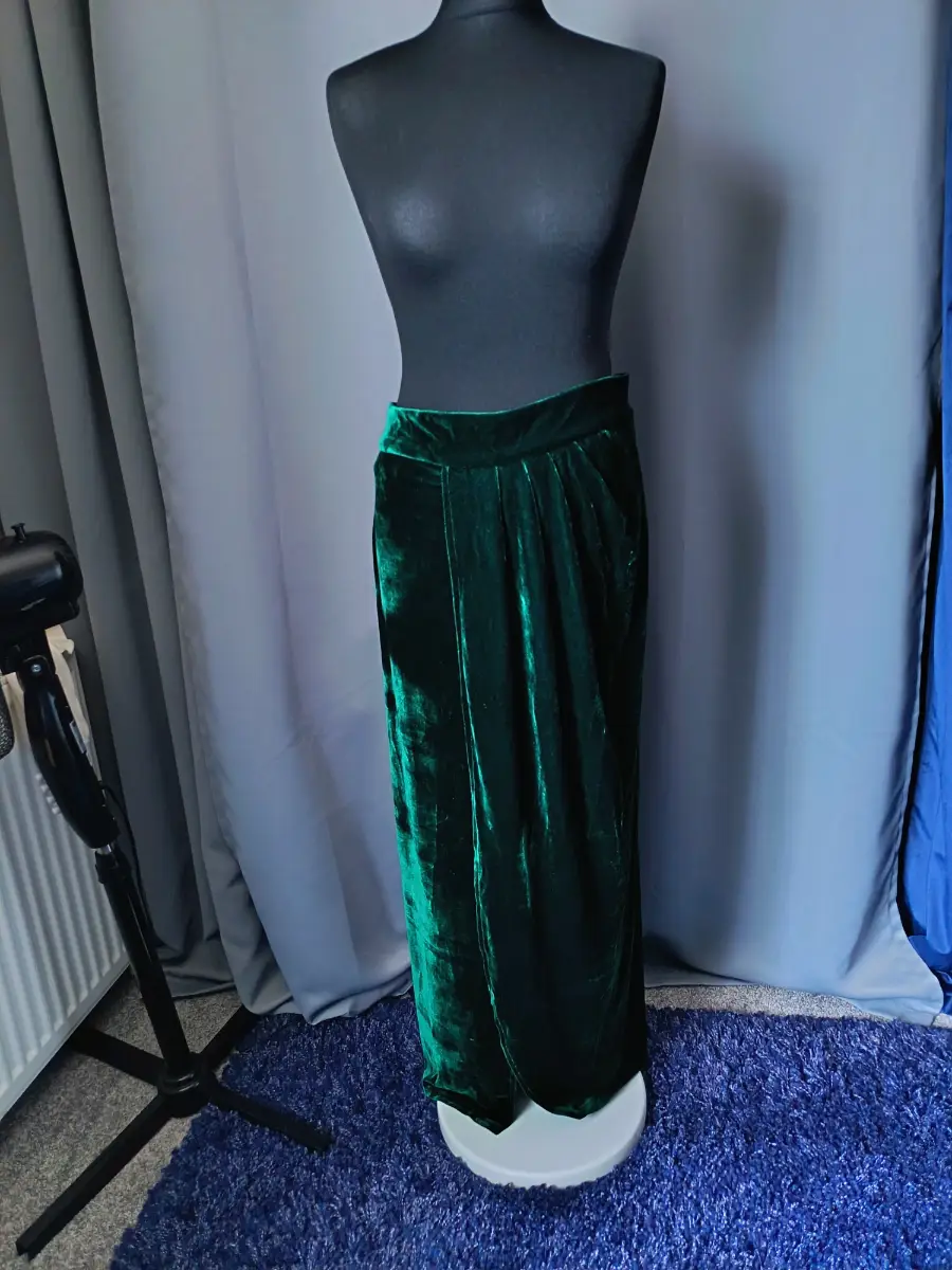 Woman's maxi skirt velvet feel
