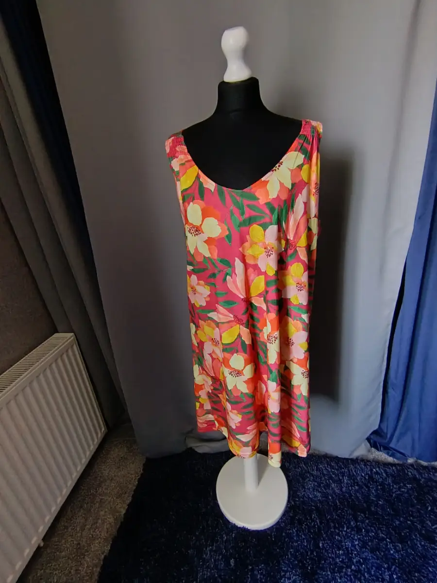 Woman's knee lenght sleeveless dress size 16 /18 l