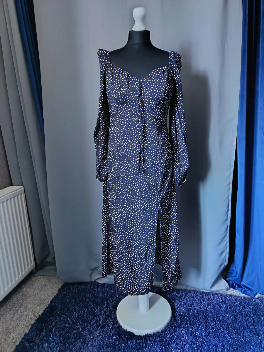 Woman's London sleeve midi dress size 10 off the shoulder