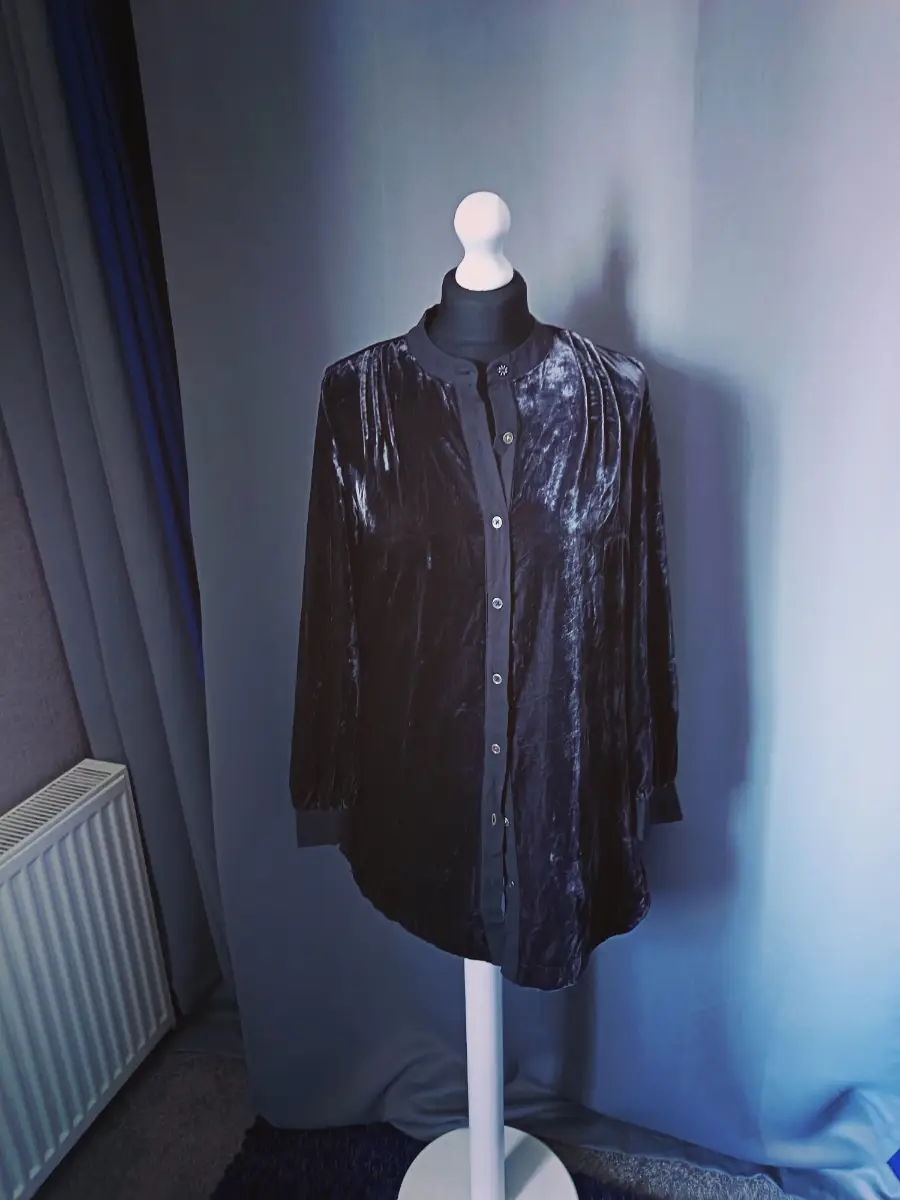 Woman's long shirt size 8