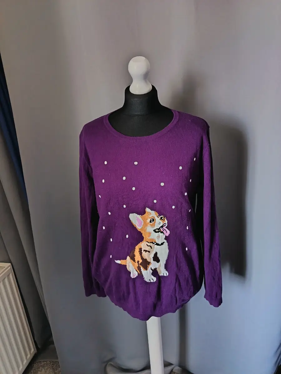 Woman's Maine jumper size 18 corgi purple