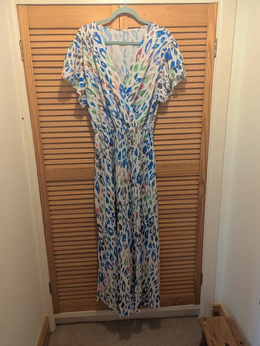 Plus Size print wrap tie maxi dress with pleated skirt One Size fits 16-24 (UK)