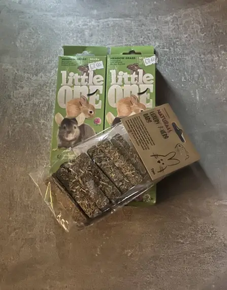 Small Pet Treat Bundle – Little One Meadow Grass Sticks & Natural Treat Bars