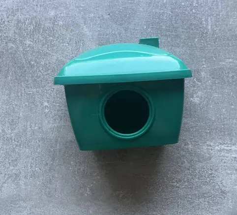 Small Plastic Animal House / Shelter