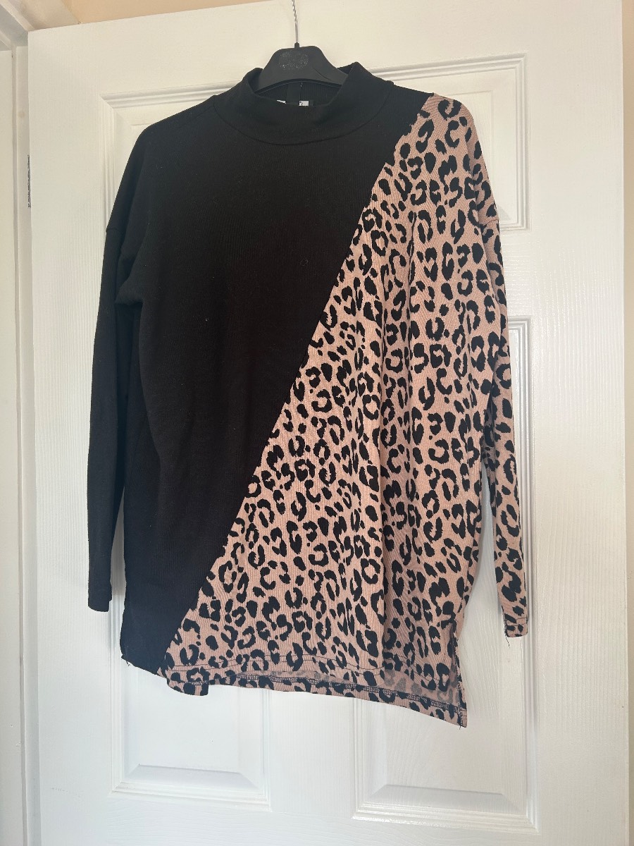 Black and brown leopard print top