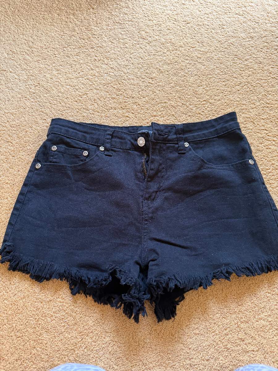 Pretty little thing Black Shorts Size UK 6