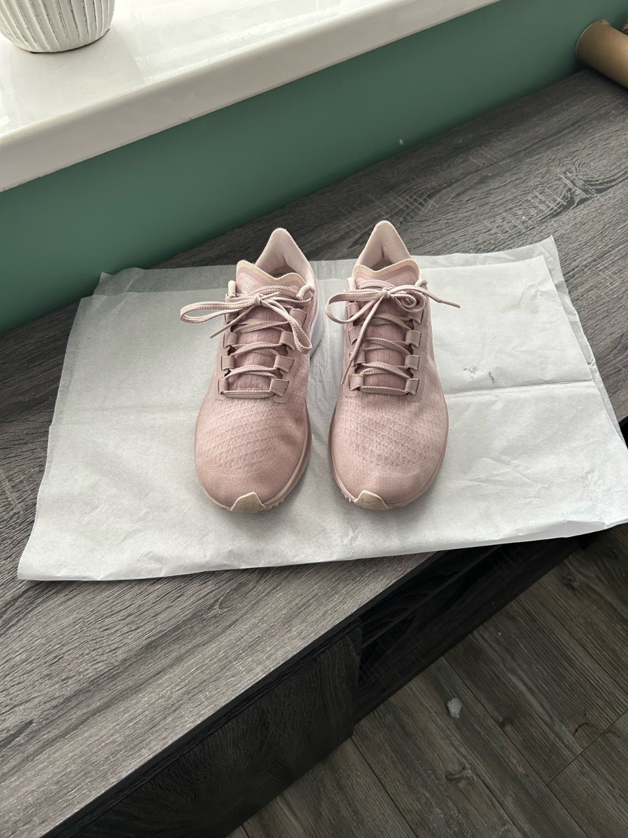 Nike pink trainers