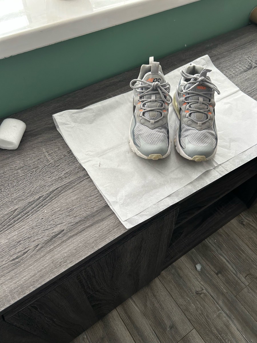 Nike 270s