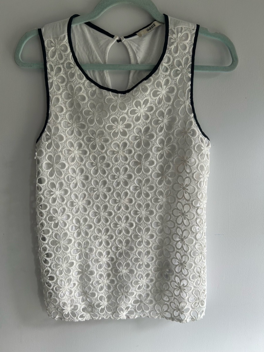 Oasis white floral sleeveless top size S