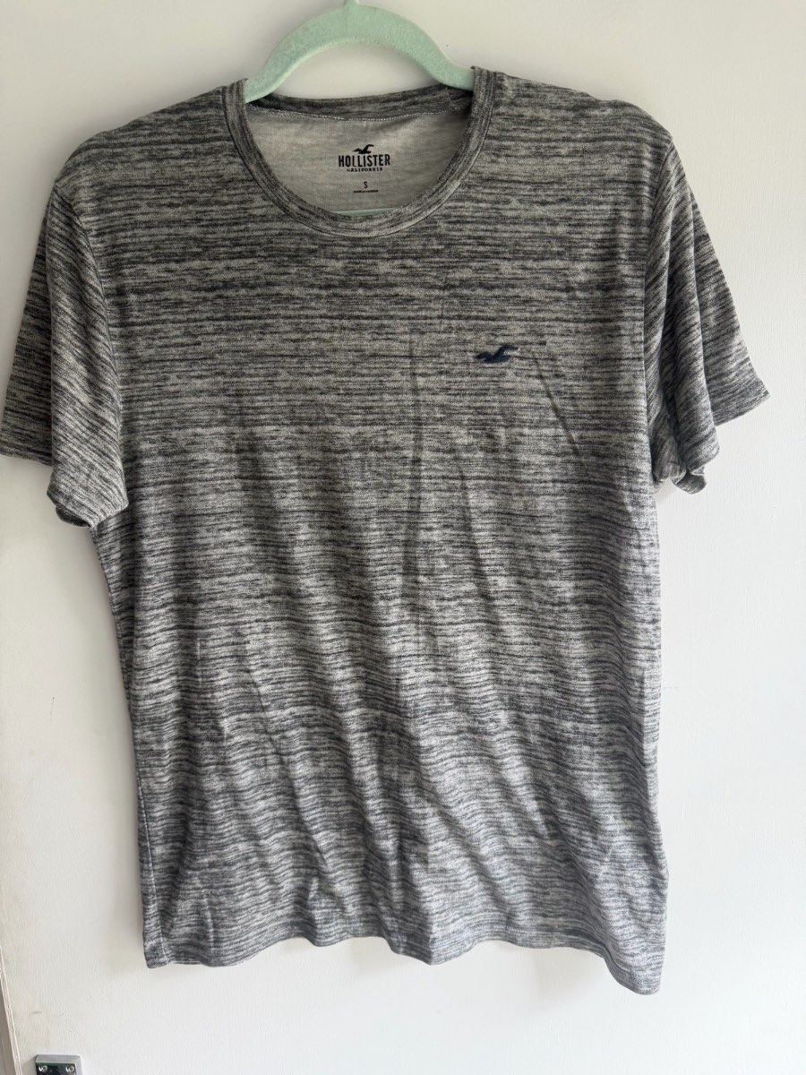 Hollister grey t-shirt men’s size S