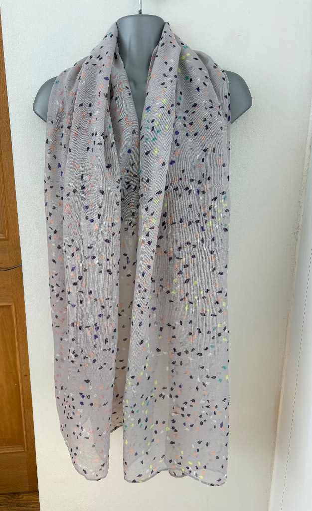 Unbranded Scarf / Shawl Wrap 28” x 70” VGC Preloved