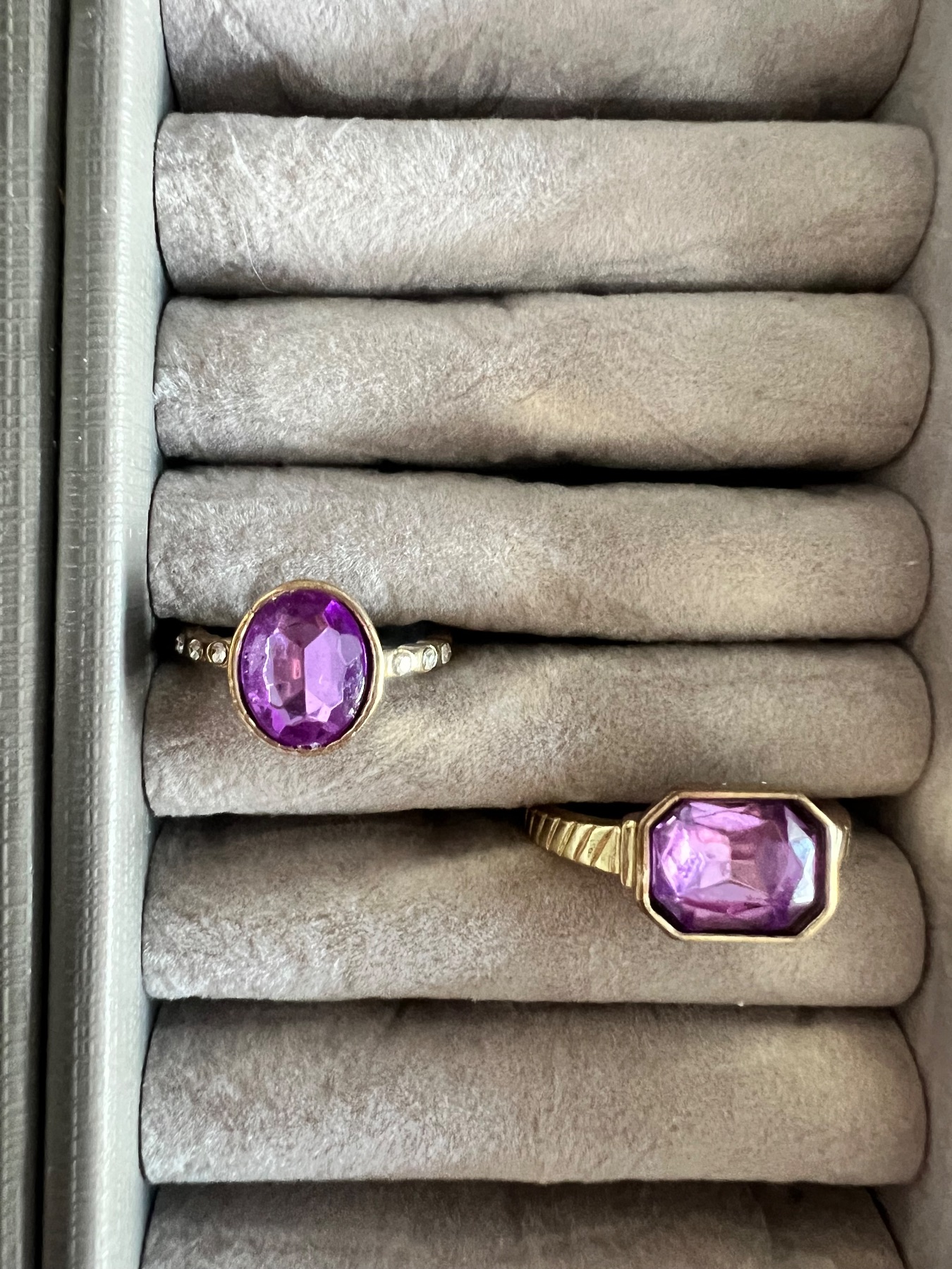 Pretty Purple glass crystal gold rings