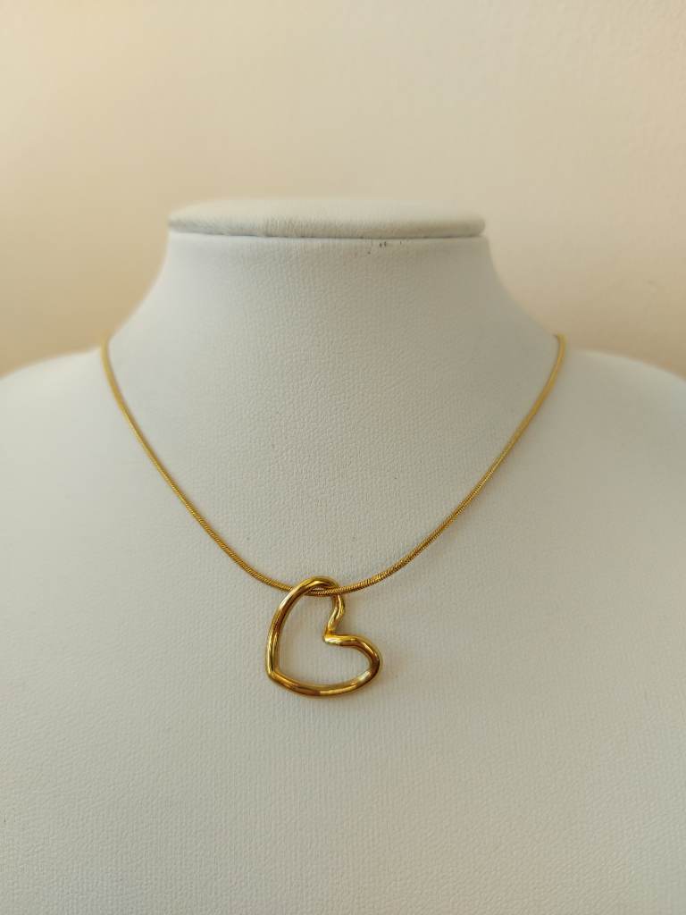 Gold colour heart pendant necklace