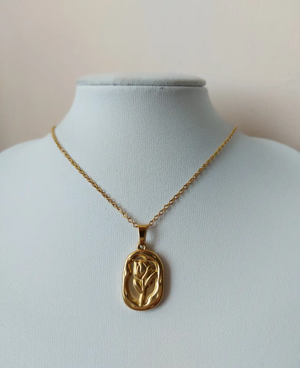 Vintage style gold colour rose pendant necklace