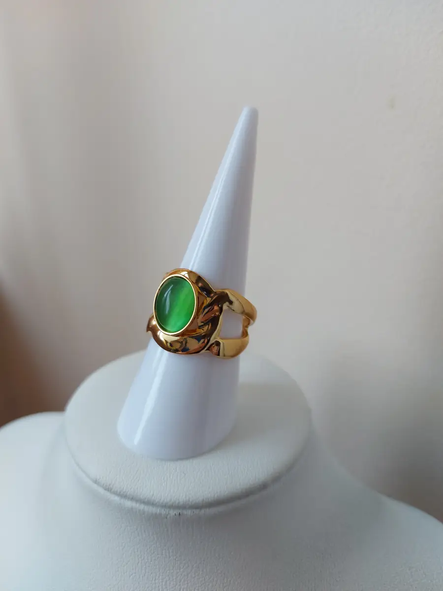 Vintage style green & gold colour unique ring