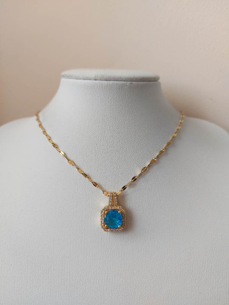 Vibrant blue pendant necklace