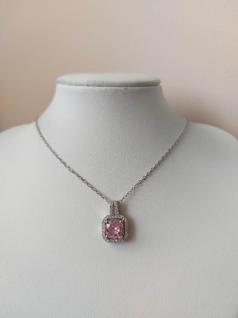 Small pink pendant necklace