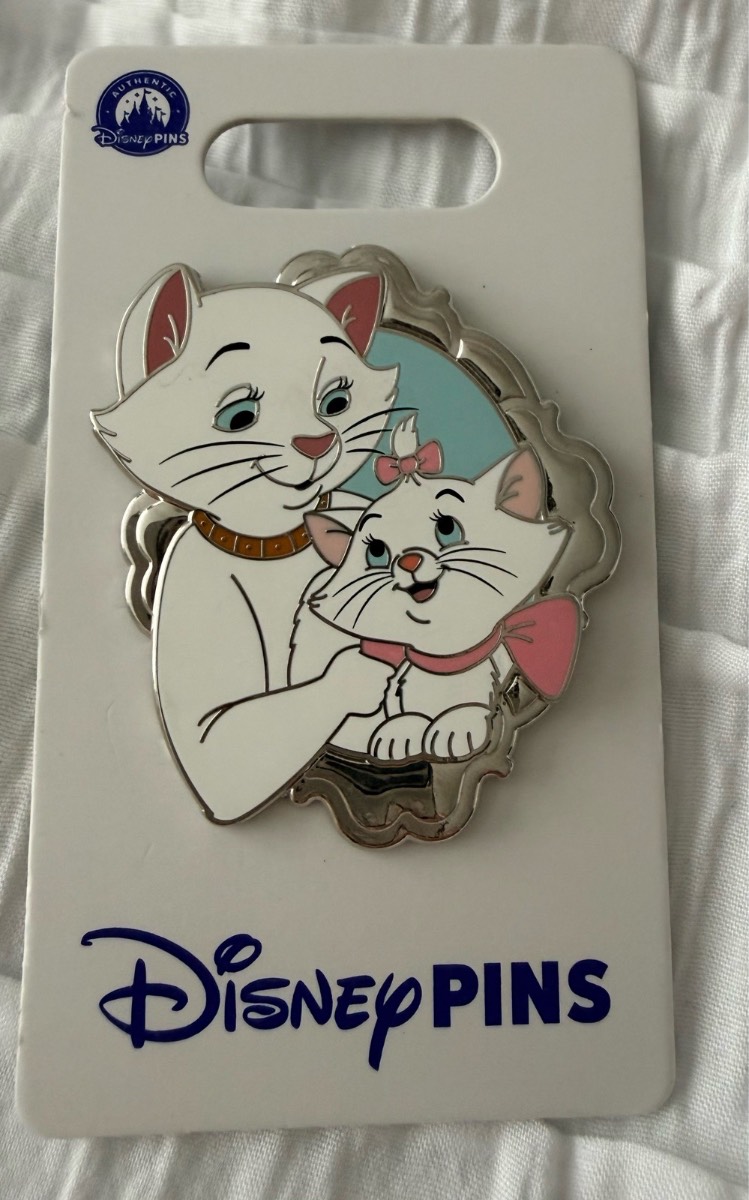 Disney’s The Aristocats Duchess and Marie pin