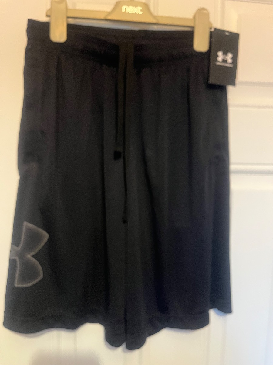 Mens under armour black loose fit active shorts size S brand new with tags