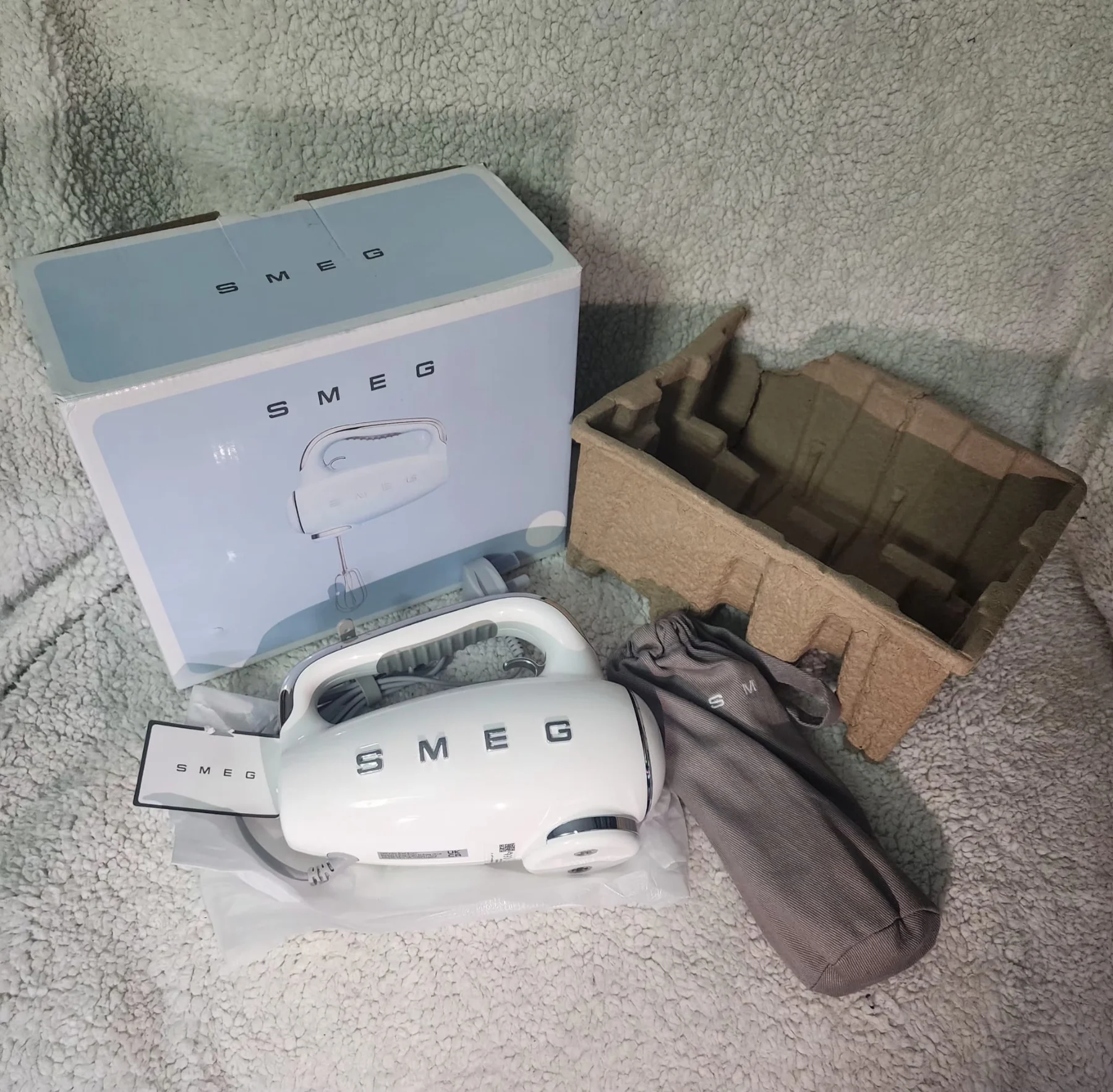 Smeg hand mixer