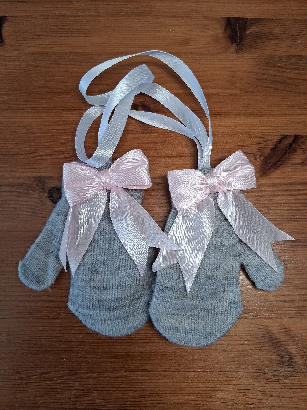 Size 6-18 months, gloves