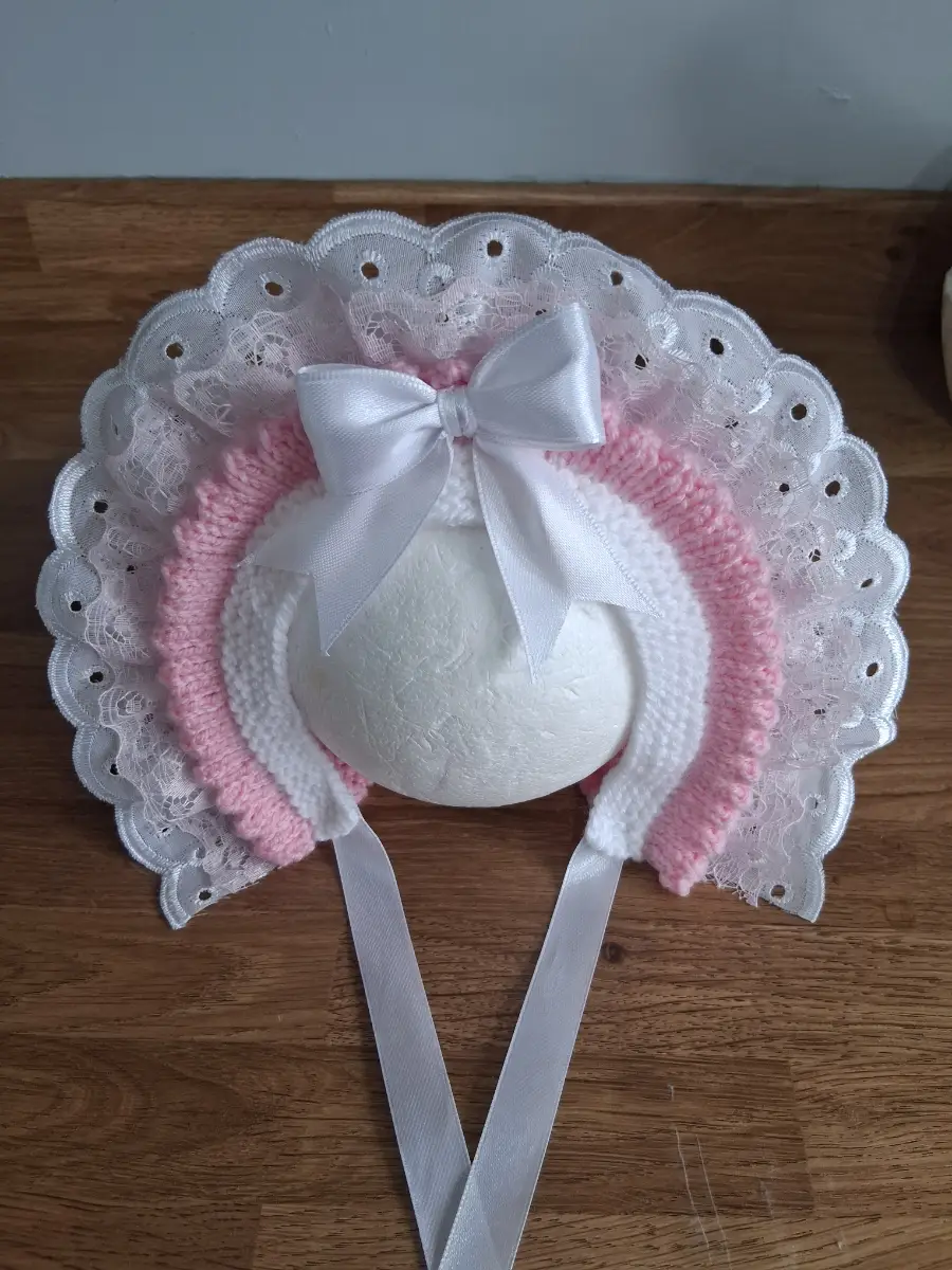 Baby girls bonnet size 6-9 months