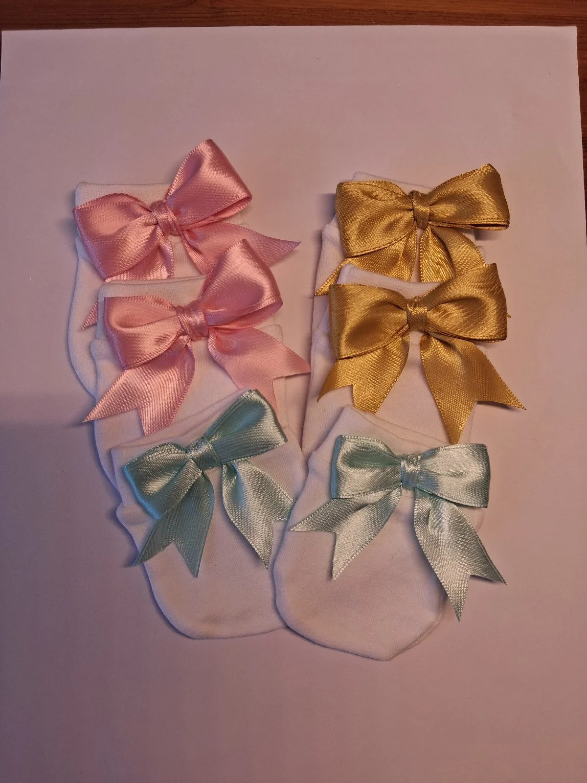 3 pairs of mittens gloves size newborn