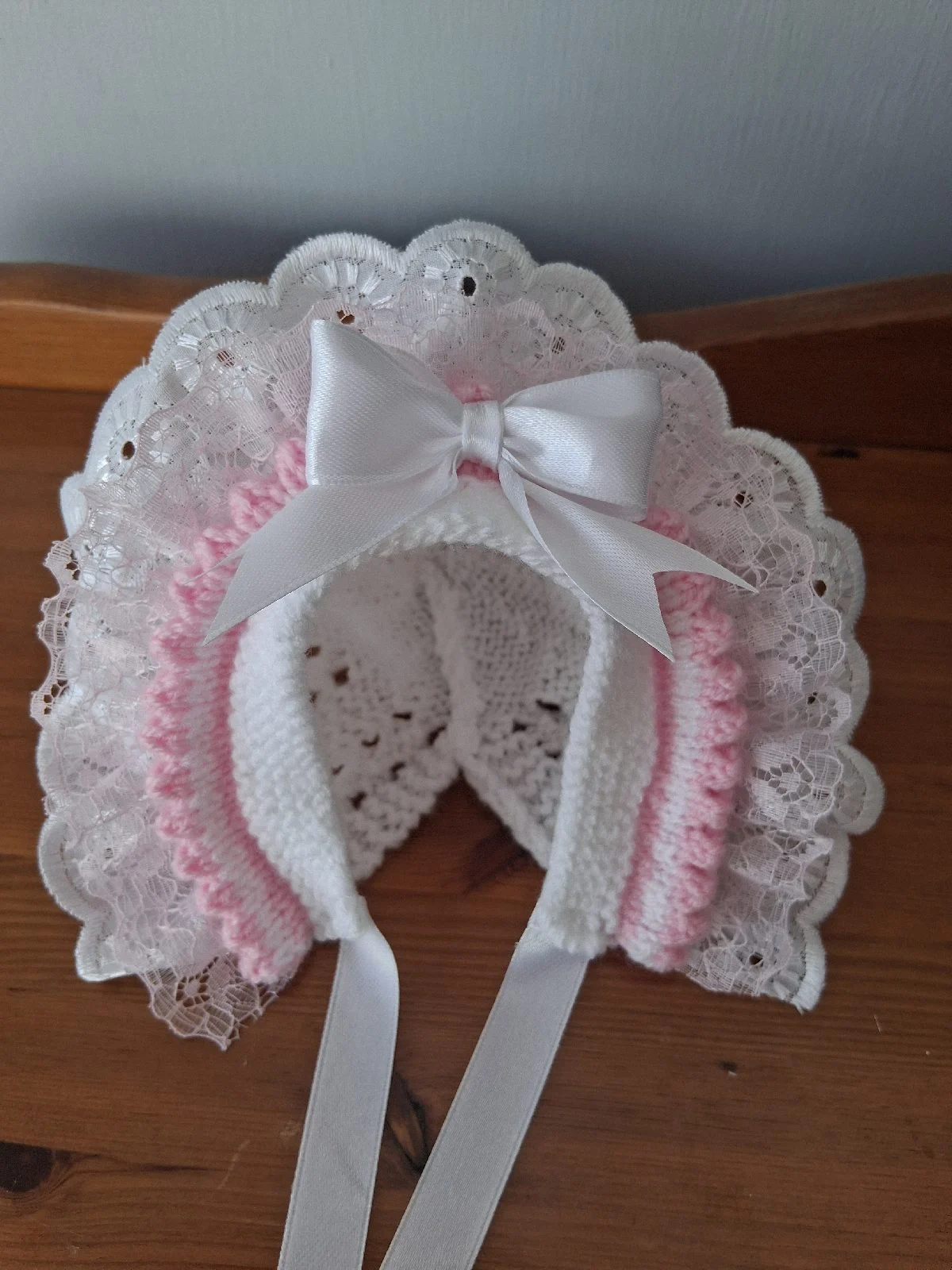Baby girls bonnet/hat size newborn