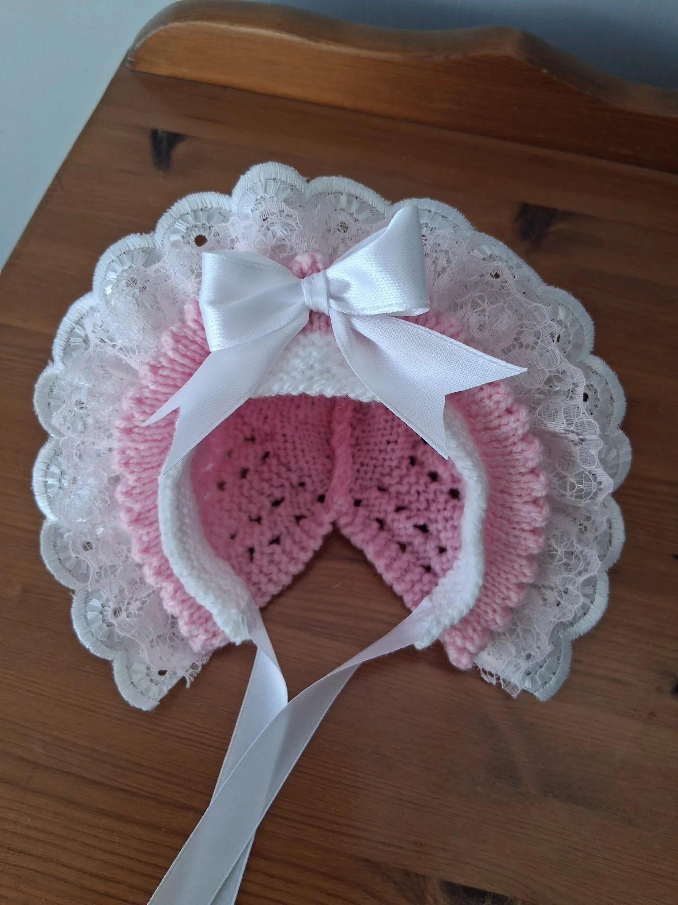 Baby girls bonnet size newborn