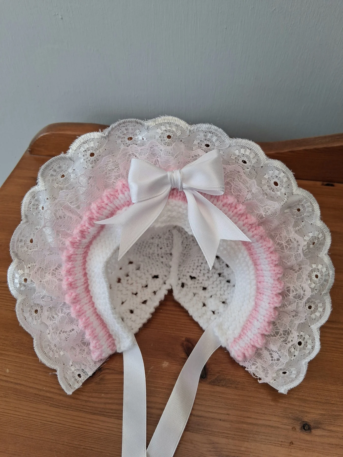 Baby girl's pink/white bonnet size 0-3 months