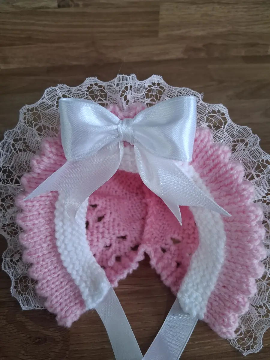 Baby girls bonnet size preemies