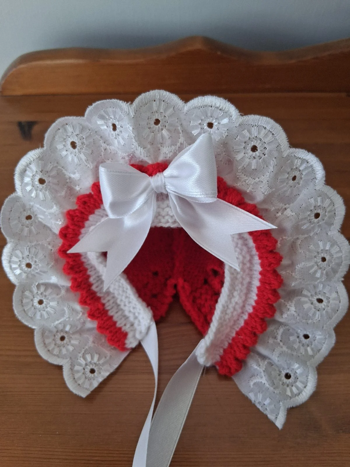 Baby girls red white Christmas bonnet/hat size prem