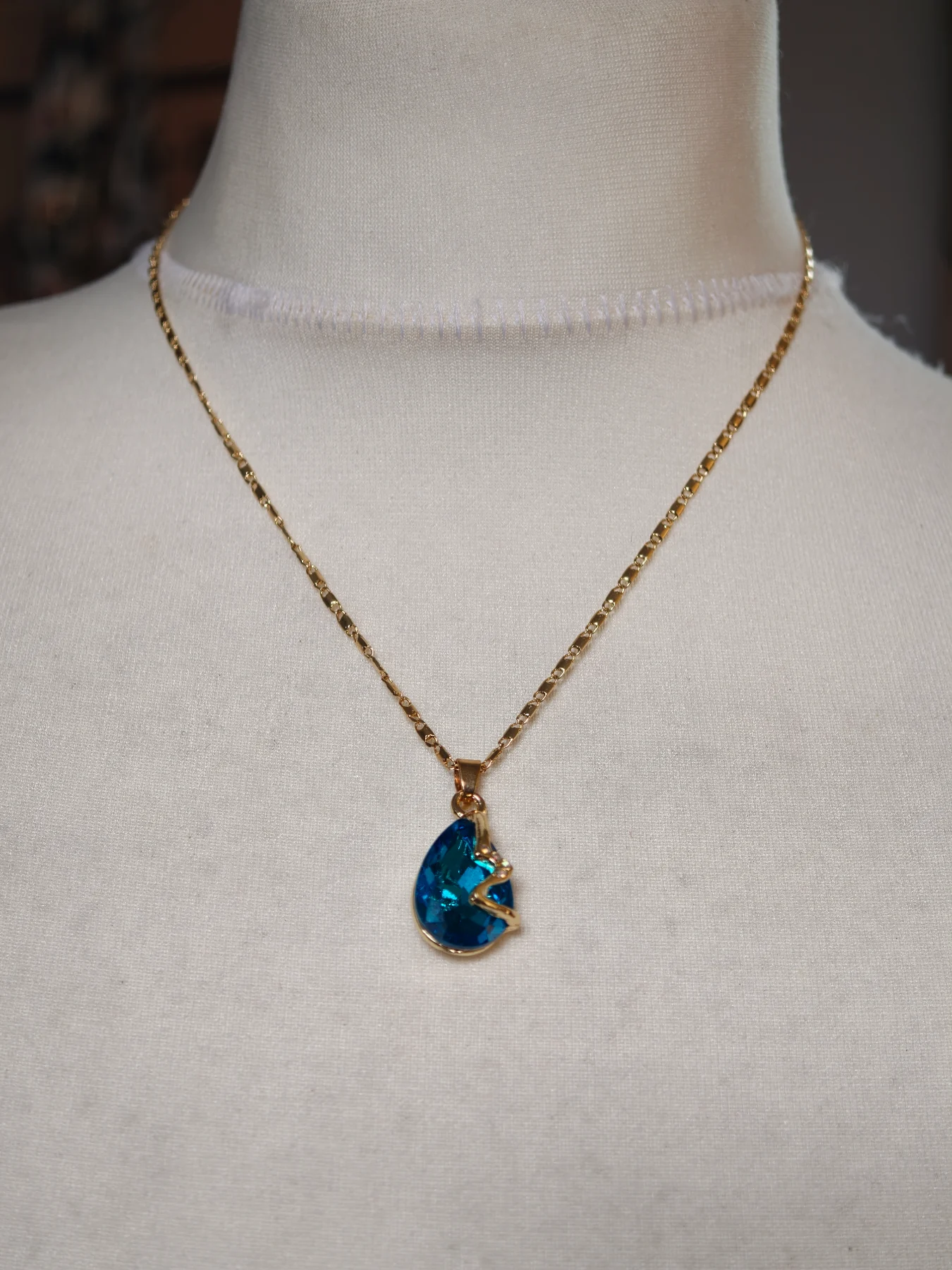 Vintage Blue Crystal Teardrop Pendant Necklace Gold Tone Link Chain